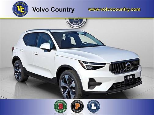 2025 Volvo XC40 B5 Core Bright Theme