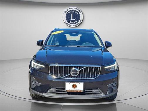 2025 Volvo XC40 B5 Plus Bright Theme