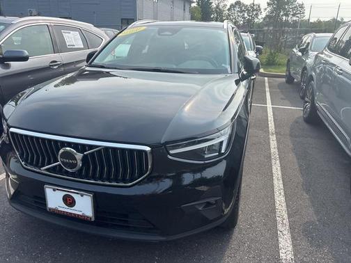 2025 Volvo XC40 B5 Plus Bright Theme