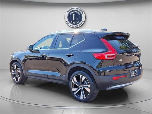 2025 Volvo XC40 B5 Plus Bright Theme
