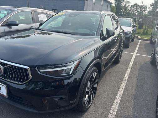 2025 Volvo XC40 B5 Plus Bright Theme