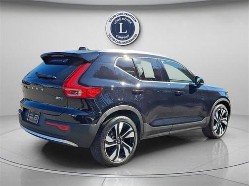 2025 Volvo XC40 B5 Plus Bright Theme