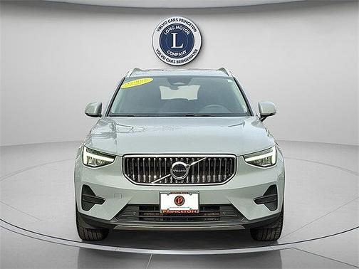 2025 Volvo XC40 Core