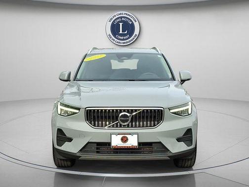 2025 Volvo XC40 B5 Core Bright Theme