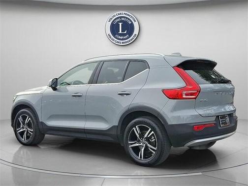 2025 Volvo XC40 B5 Core Bright Theme
