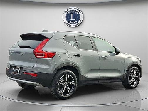 2025 Volvo XC40 B5 Core Bright Theme