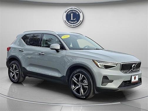 2025 Volvo XC40 Core