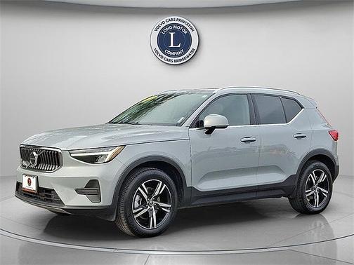 2025 Volvo XC40 Core
