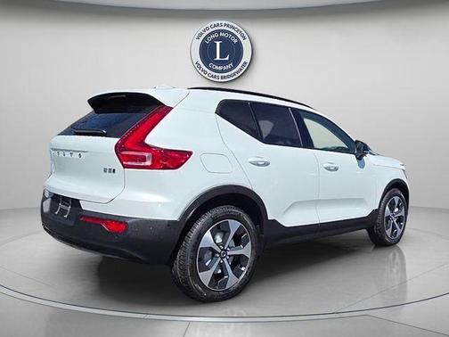 2026 Volvo XC40 B5 Plus
