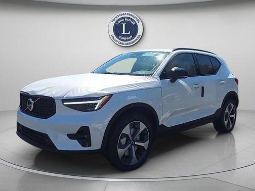 2026 Volvo XC40 B5 Plus