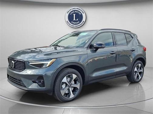 2026 Volvo XC40 B5 Plus