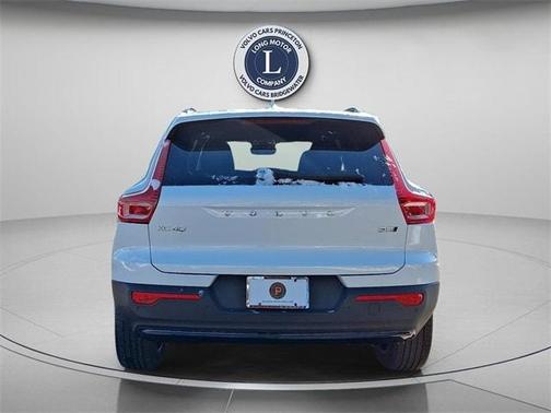 2025 Volvo XC40 B5 Plus Dark Theme