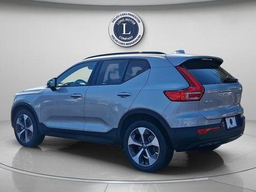 2025 Volvo XC40 B5 Plus Dark Theme