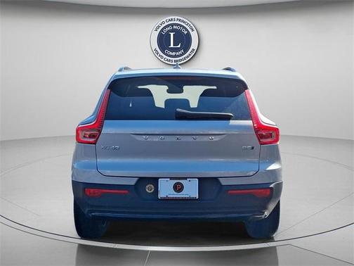 2025 Volvo XC40 B5 Plus Dark Theme