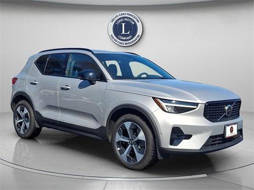 2025 Volvo XC40 B5 Plus Dark Theme