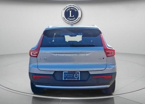 2025 Volvo XC40 B5 Plus Dark Theme