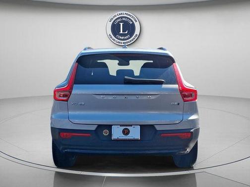 2025 Volvo XC40 B5 Plus Dark Theme