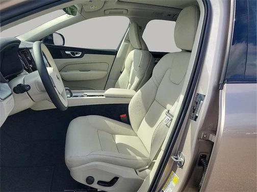 2025 Volvo XC60 Plus