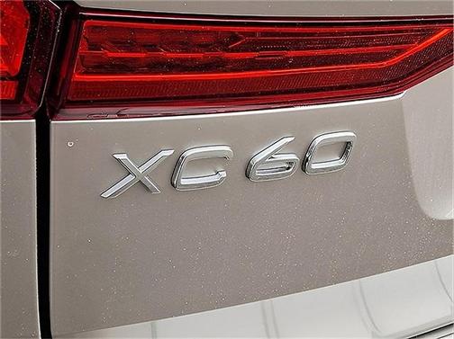 2025 Volvo XC60 Plus