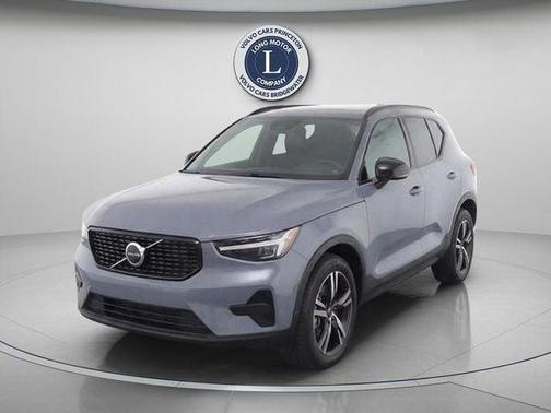 Gray Metallic 2026 Volvo XC40 B5 Core