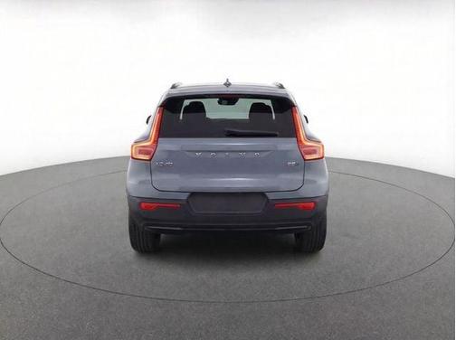 2026 Volvo XC40 B5 Core