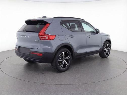 2026 Volvo XC40 B5 Core