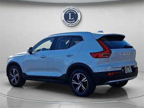 2025 Volvo XC40 B5 Core Bright Theme
