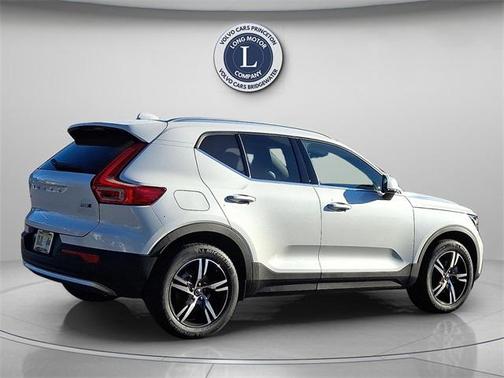 2025 Volvo XC40 B5 Core Bright Theme