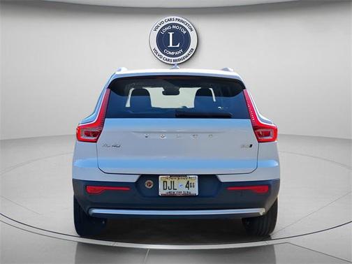 2025 Volvo XC40 B5 Core Bright Theme