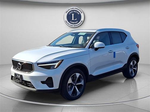 2025 Volvo XC40 B5 Core Bright Theme