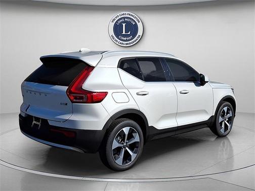 2025 Volvo XC40 B5 Core Bright Theme