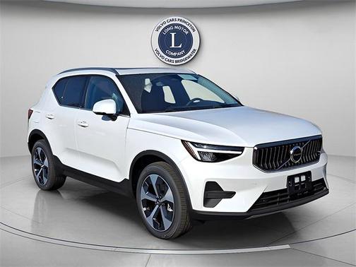 2025 Volvo XC40 B5 Core Bright Theme