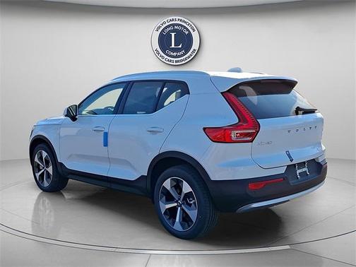 2025 Volvo XC40 B5 Core Bright Theme