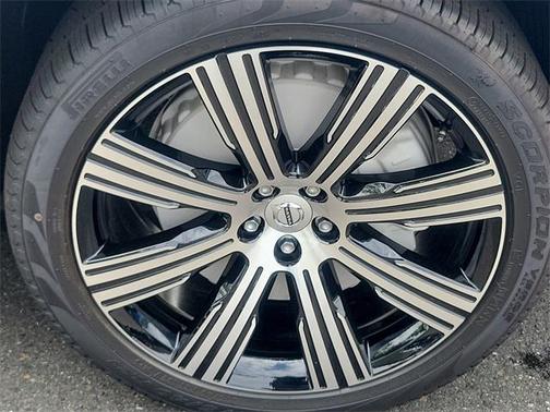 2025 Volvo XC90 B6 Ultra