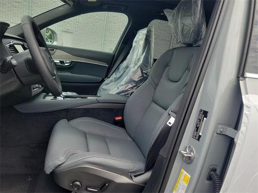 2025 Volvo XC90 B6 Ultra