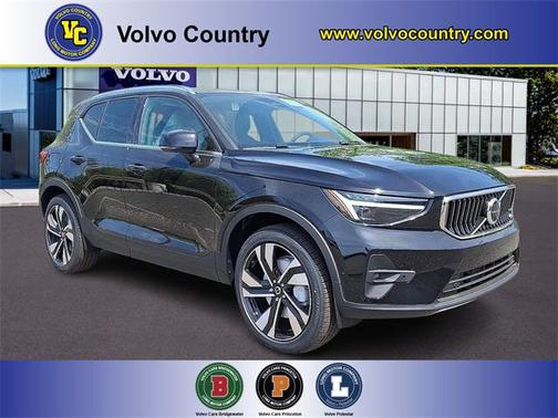 2025 Volvo XC40 B5 Ultra Bright Theme