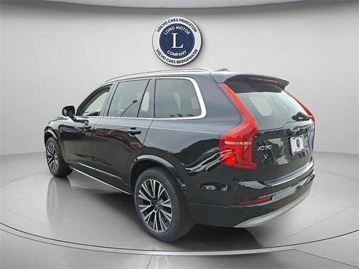 2022 Volvo XC90 T6 Momentum
