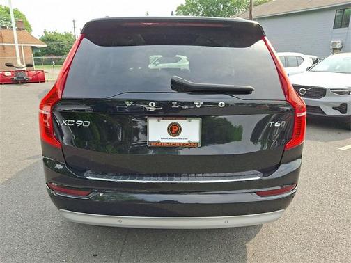2022 Volvo XC90 T6 Momentum