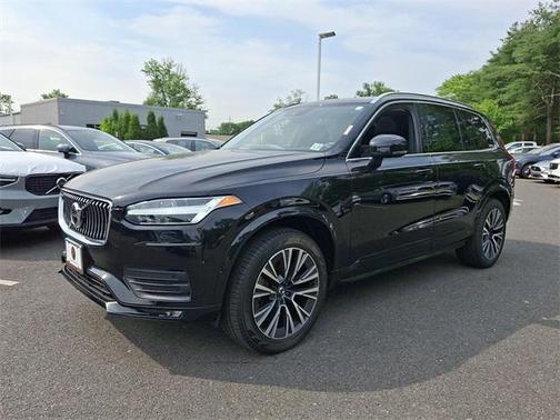 2022 Volvo XC90 T6 Momentum