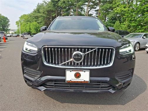 2022 Volvo XC90 T6 Momentum