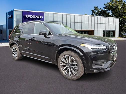 2022 Volvo XC90 T6 Momentum
