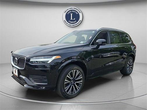 2022 Volvo XC90 T6 Momentum