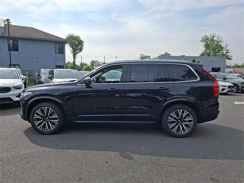 2022 Volvo XC90 T6 Momentum