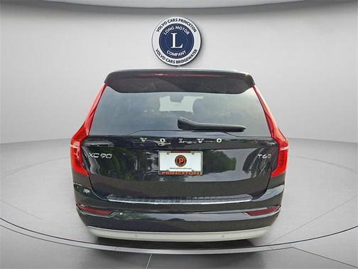 2022 Volvo XC90 T6 Momentum