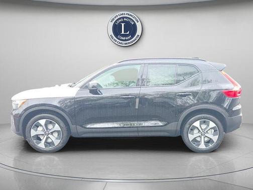Onyx Black 2026 Volvo XC40 B5 Plus