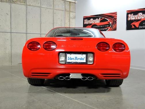 2004 Chevrolet Corvette Base
