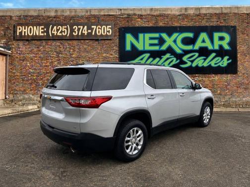 Silver Ice Metallic 2019 Chevrolet Traverse LT Cloth
