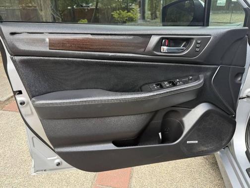 Ice Silver Metallic 2015 Subaru Legacy Limited