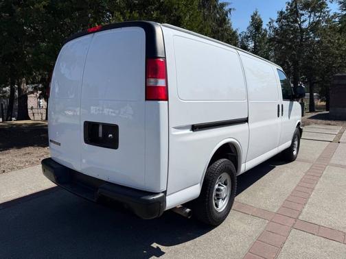 Summit White 2017 Chevrolet Express 3500 3500 3dr Cargo Van