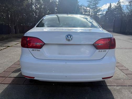 Candy White 2011 Volkswagen Jetta SE